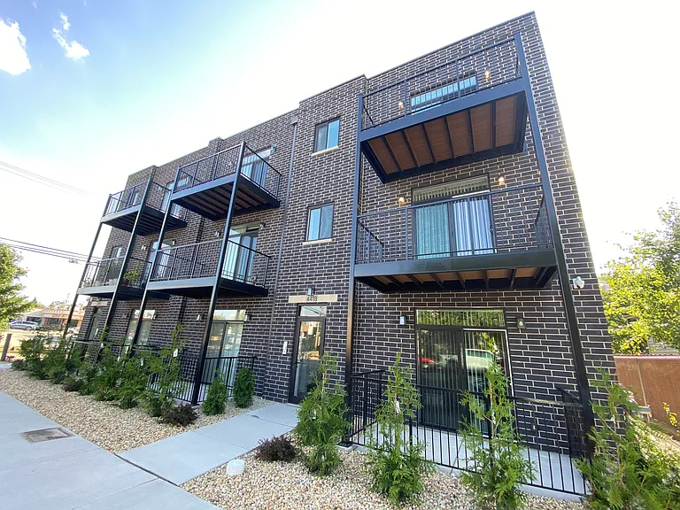 4418 N Austin Ave #101 — Photo 1