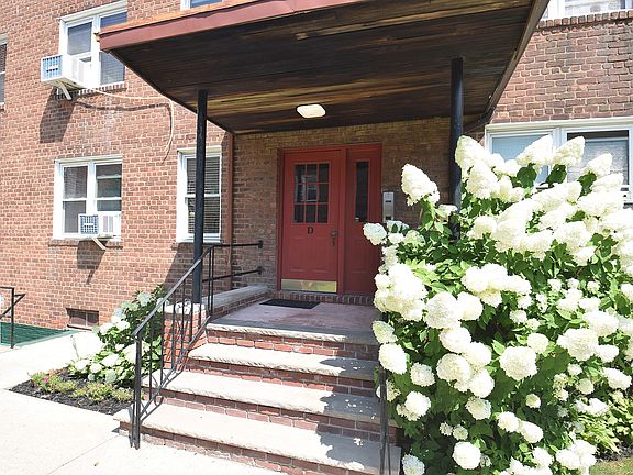 4th image of 275 Maple Ave #D1