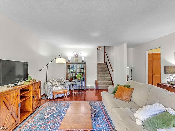5th image of 5290 Wellesley Ave