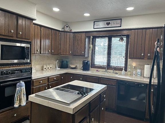 5th image of 4001 Aspen Dr.