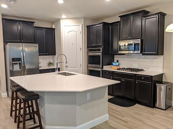 3rd image of 82 Silver Creek Pl