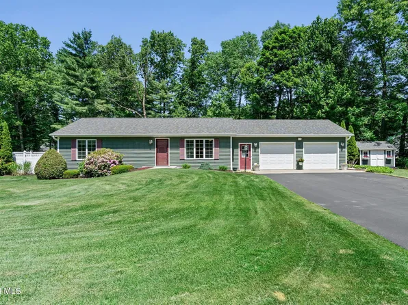 18 Mockingbird Lane, Queensbury, NY 12804