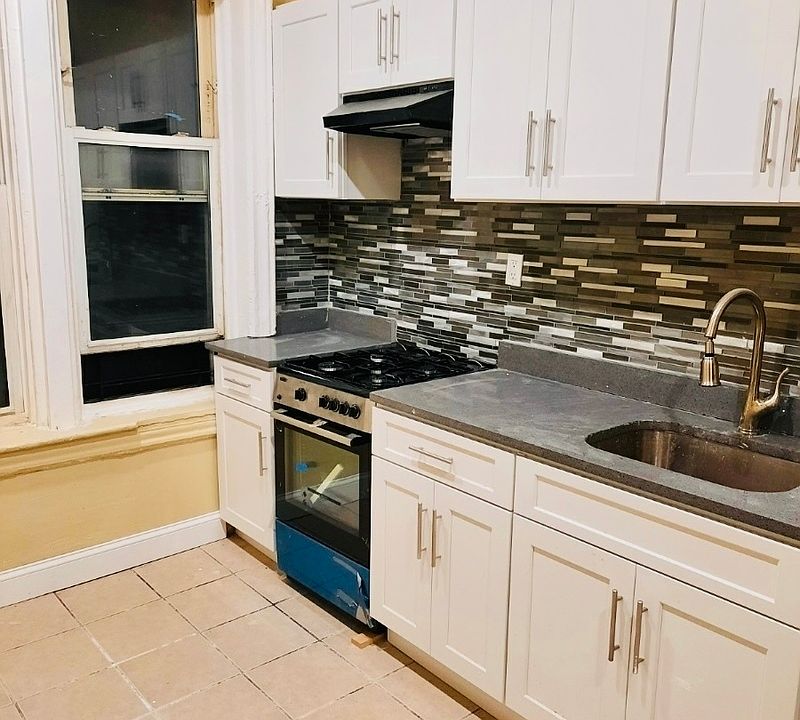 2nd image of 685 Pennsylvania Ave Floor 1