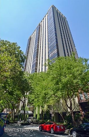 1st image of 100 E Bellevue Pl APT 5C