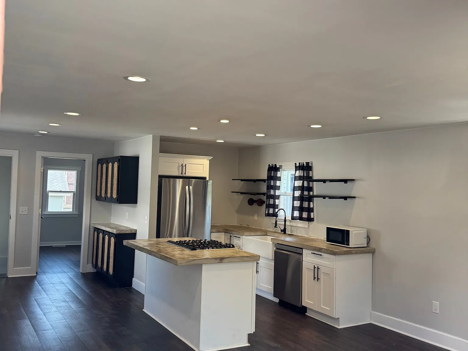2 bed, 1.0 bath, 900 sqft, $1,400 — Photo 4