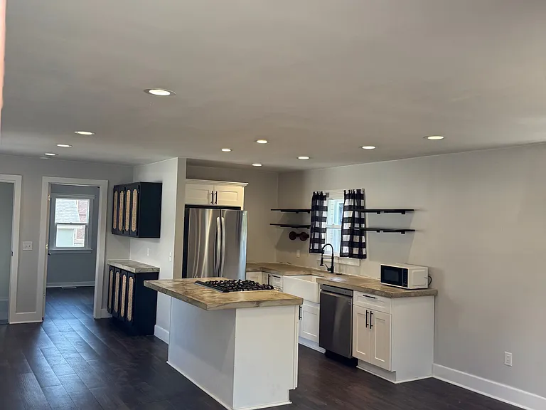619 W Jackson St — Photo 4