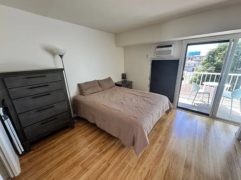 1516 Ward Ave #403 — Photo 3