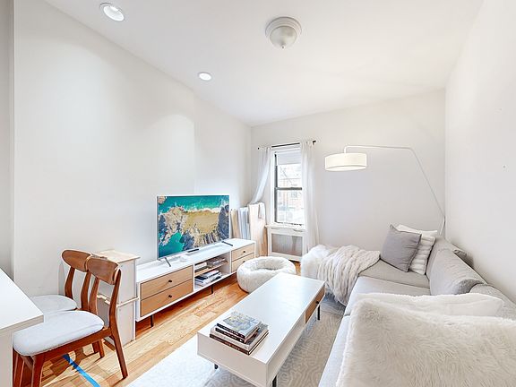 4th image of 143 W 74th St APT 5B