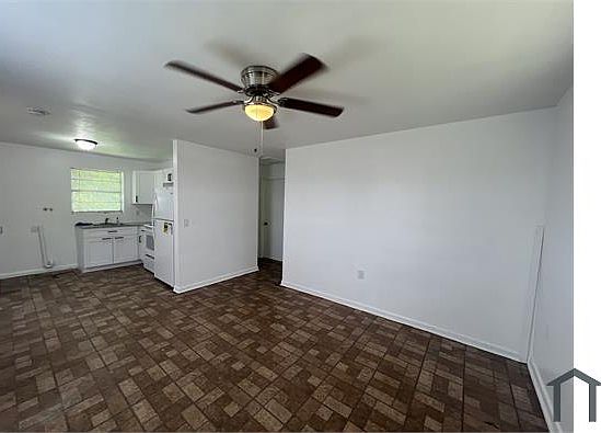 3rd image of 1341 Dr Martin Luther King Jr Blvd W
