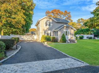 31 Roosevelt Ave, East Northport, NY 11731