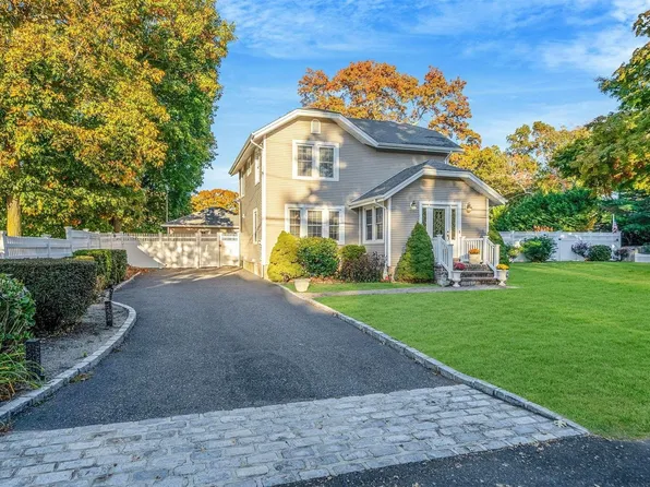 31 Roosevelt Avenue, East Northport, NY 11731