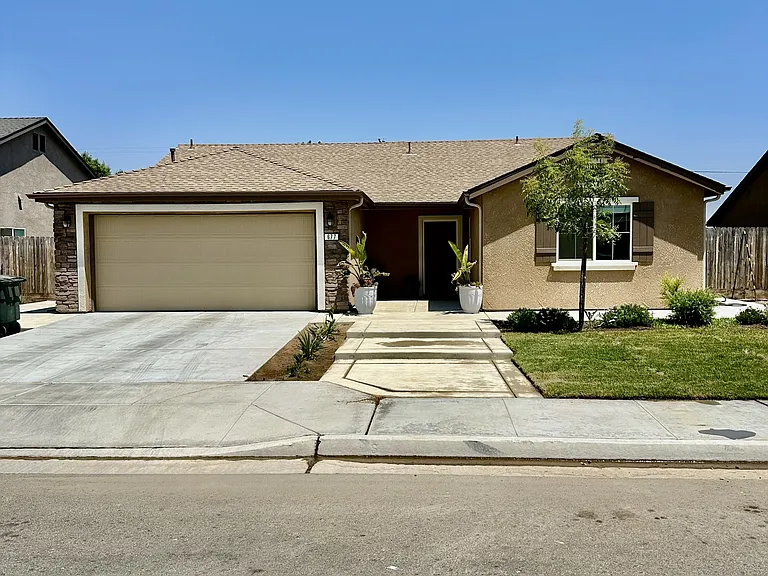 677 Country Pl — Photo 2