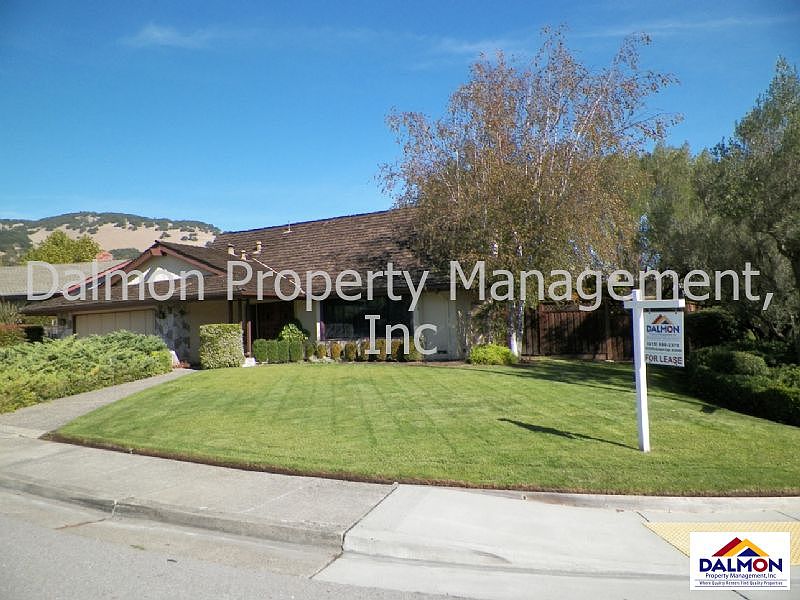 Welcome to 4 Coronado Ct.