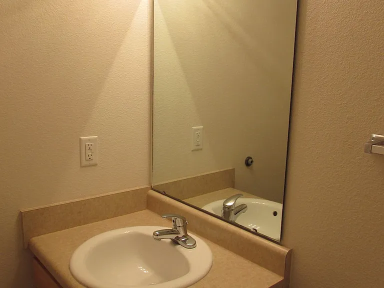 126 Andrews Dr — Photo 5