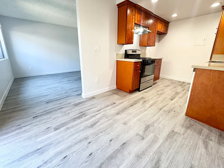 Monterey Apartments — Photo 6