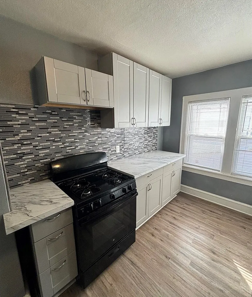 2 bed, $1,300 — Photo 3
