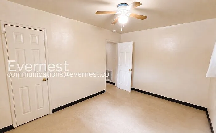 413 N Hawthorne St #B — Photo 11
