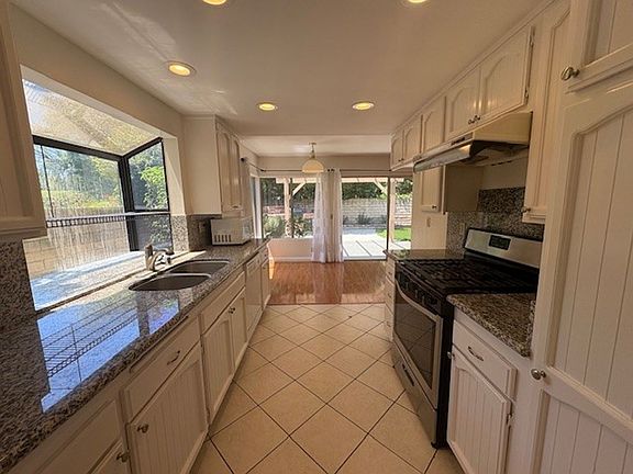 3rd image of 2133 Laurelwood Dr