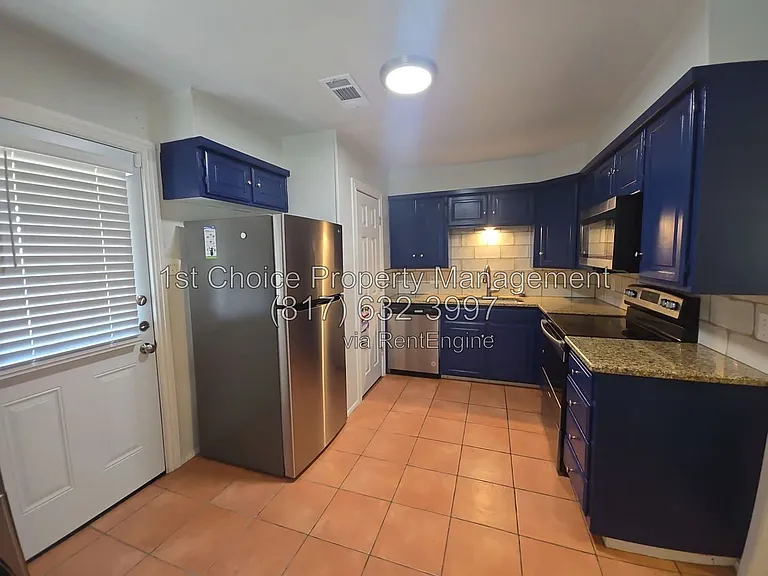 3241 Sandage Ave — Photo 6