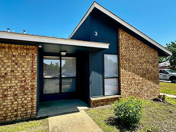 2nd image of 920 NE Tortoise Dr Unit 3
