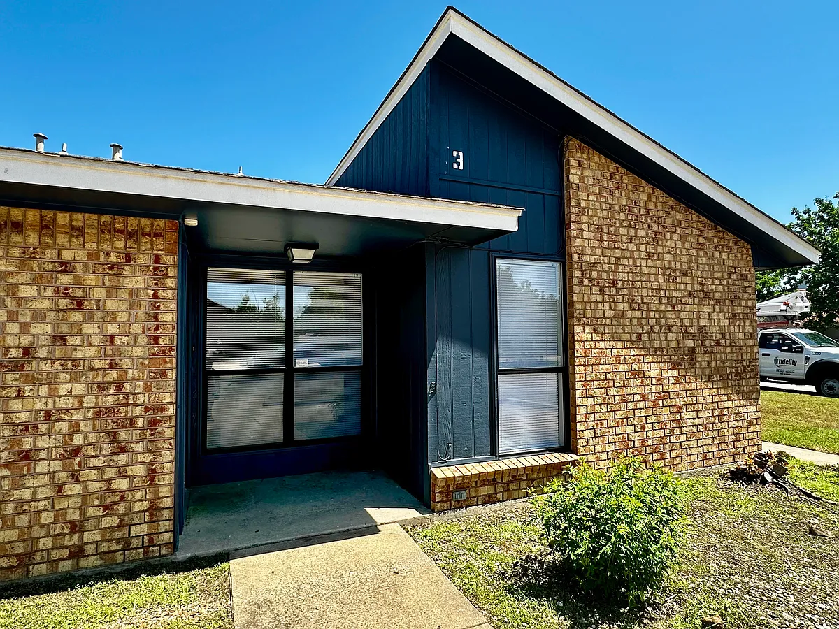 Building Photo - 920 NE Tortoise Dr #3