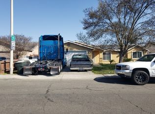 1387 Echo Ln, Hanford, CA 93230