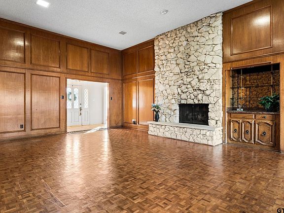 3rd image of 401 Woodland Hills Dr