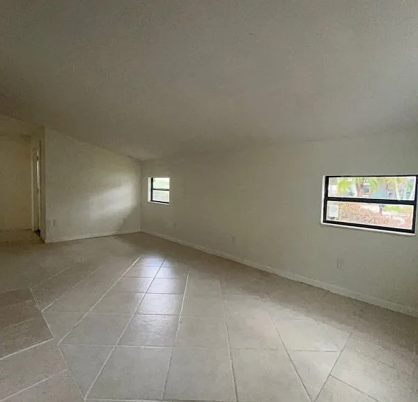 329 W Arlington St — Photo 22