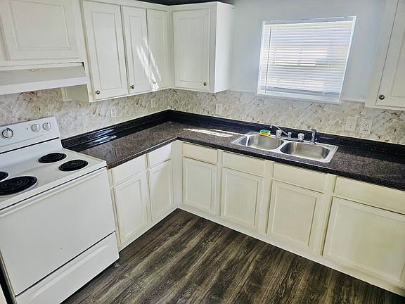 4th image of 3913 Carlyss Dr