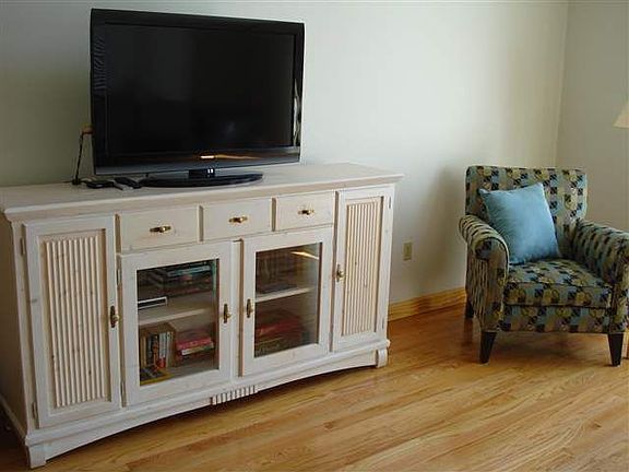 5th image of 13 63rd St #W