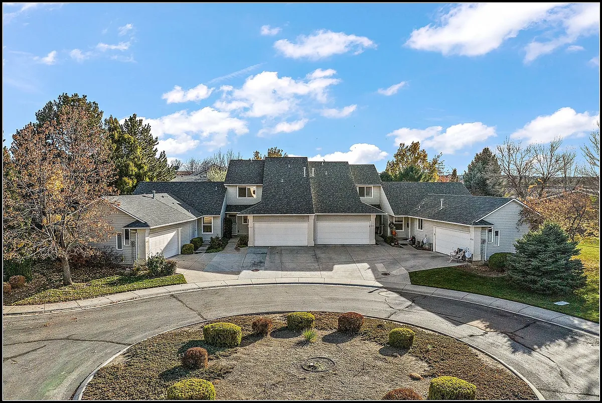 Building Photo - 5541 S Adonis Pl