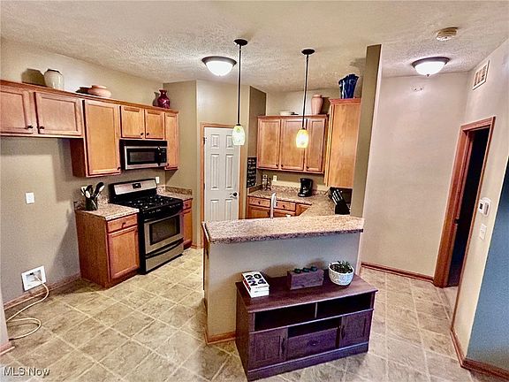 5th image of 294 Lakewick Ln
