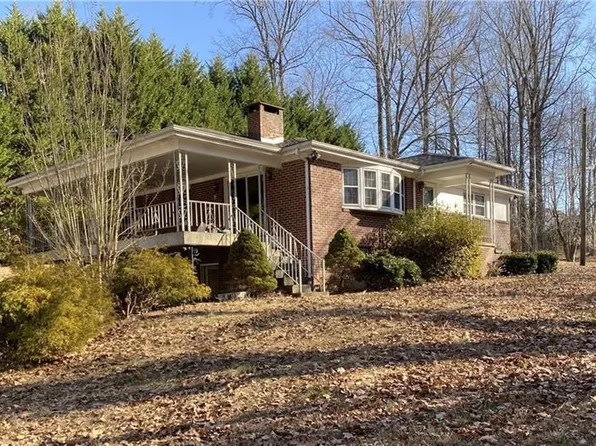 2321 Joy Dr, Jamestown, NC 27282