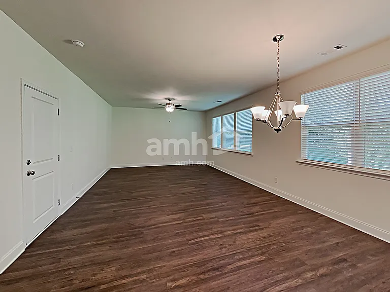 305 Vaughan Pl — Photo 8