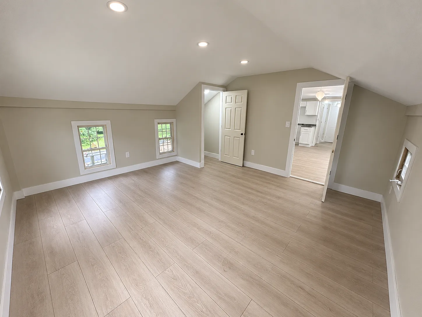 3 bed, 1700 sqft, $3,200 — Photo 3