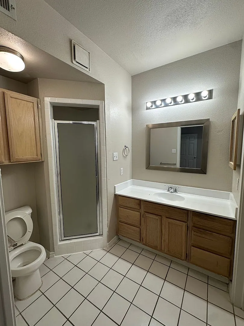 2 Bedroom 2 Bath with Private Garage! — Photo 3