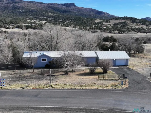 48 72nd Hwy, Raton, NM 87740