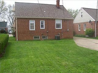 4th image of 367 E 327th St