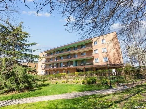 30 Barstow Road #2C, Great Neck, NY 11021