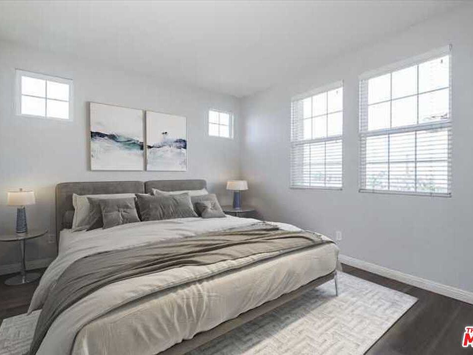 2nd image of 2696 Cabrillo Ave