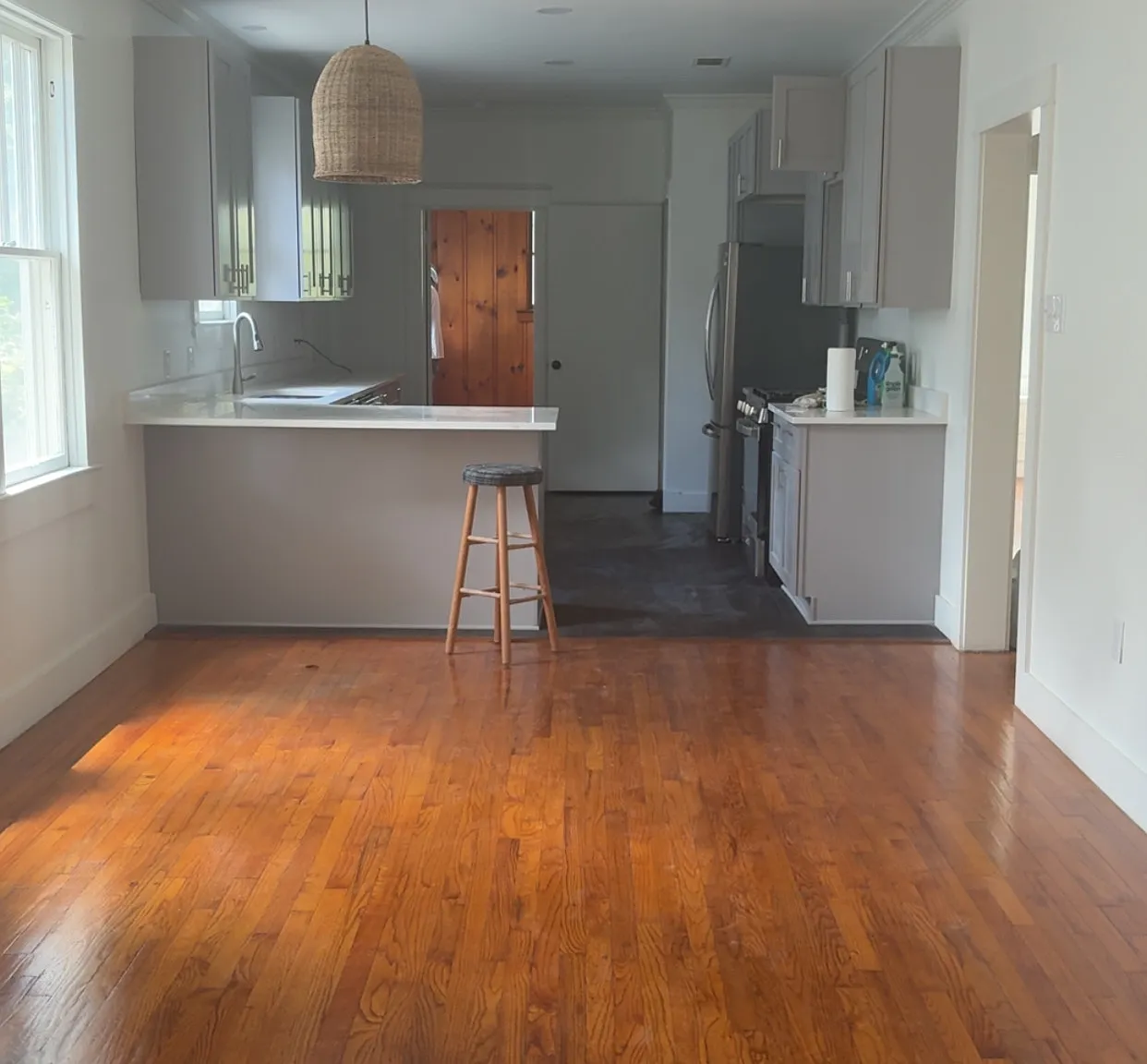 3 bed, 1239 sqft, $2,100 — Photo 2