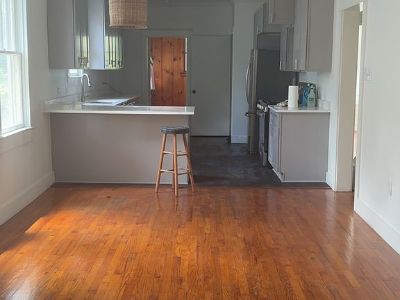 2nd image of 2028 Ovid St