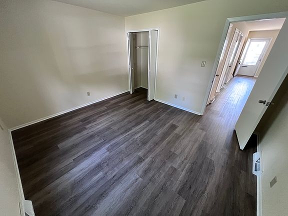 3rd image of 59 Hollinger Ave