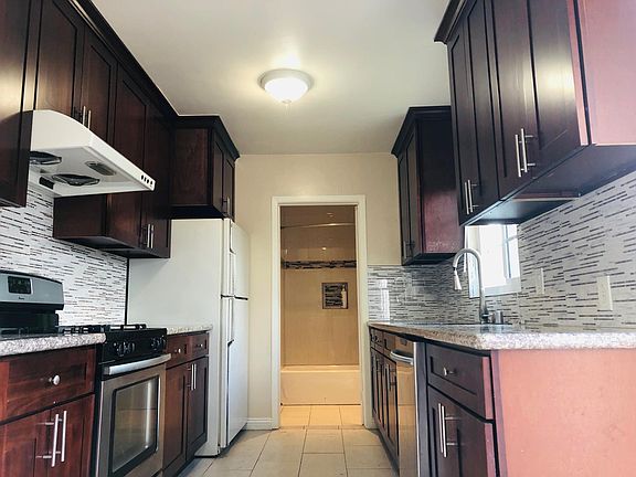 3rd image of 635 S Fenimore Ave