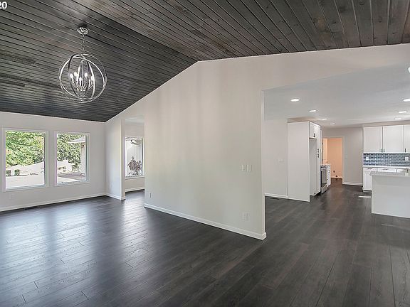 3rd image of 123 N Crescent Dr