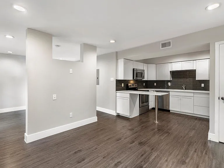 935 La Posada Dr #117 — Photo 8