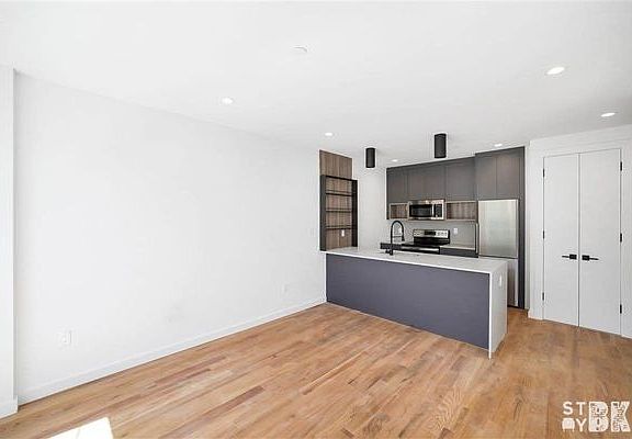 5th image of 625A Halsey St #2AA