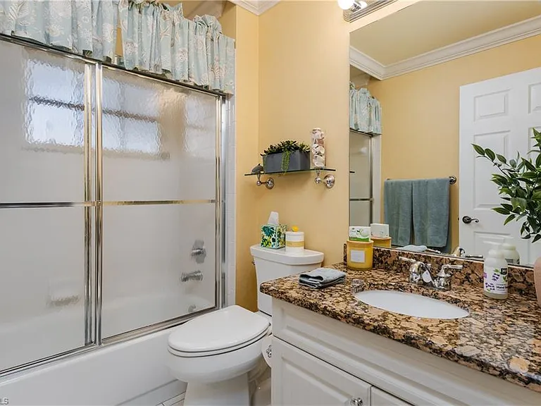 7046 Barrington Cir #202 — Photo 35