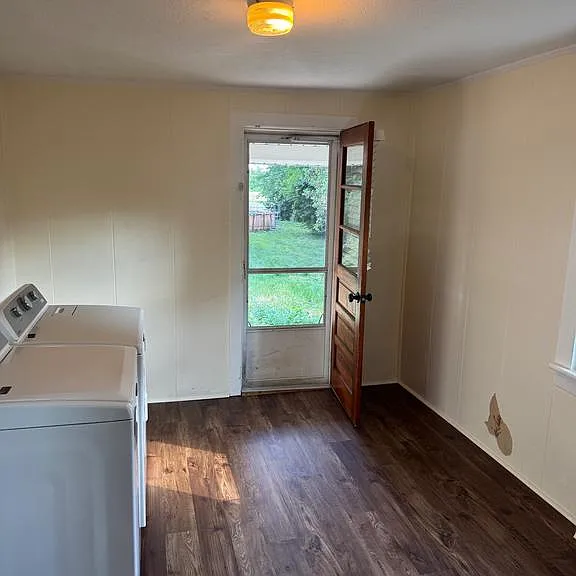 446 W Broad St — Photo 9
