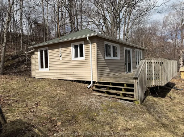 2458 Howe Island Dr, Frontenac Islands, ON K7G 2V6